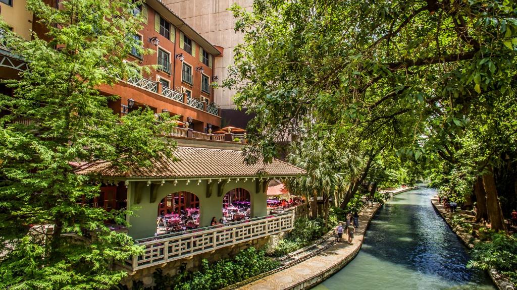 Hotel Valencia Riverwalk