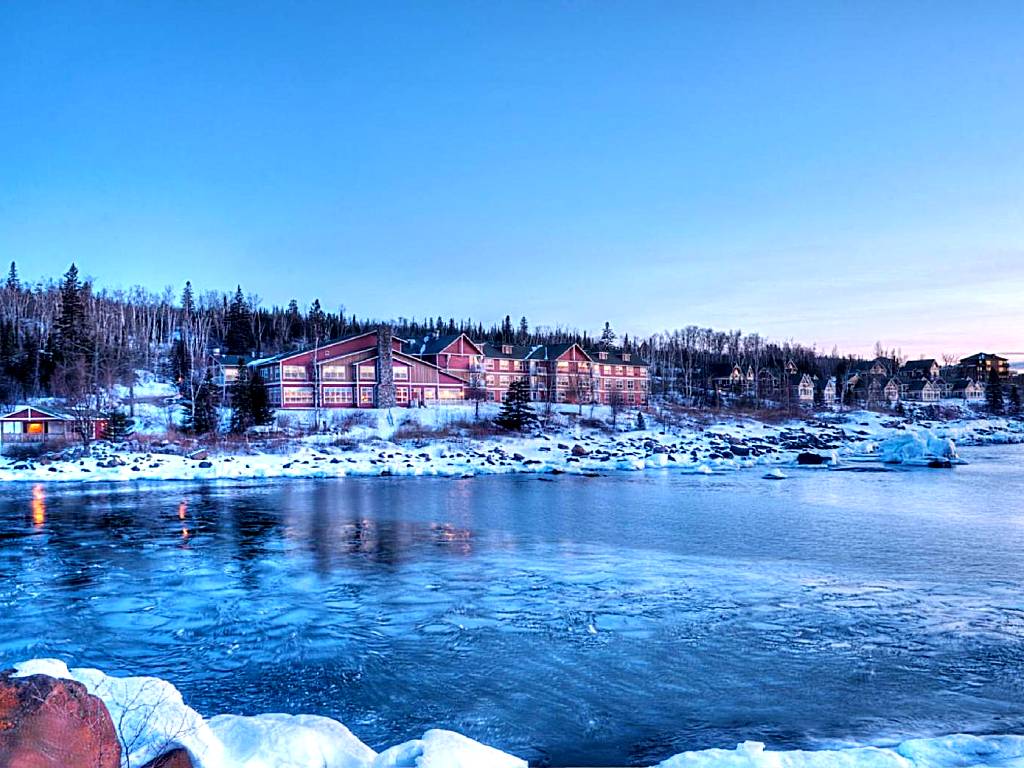 Cove Point Lodge (Beaver Bay) 